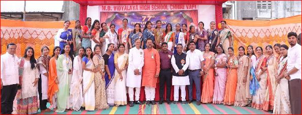 વાપીની ઍમ.ડી. વિદ્યાલય હાઈ.માં  ધ્વજવંદન કાર્યક્રમ યોજાયો