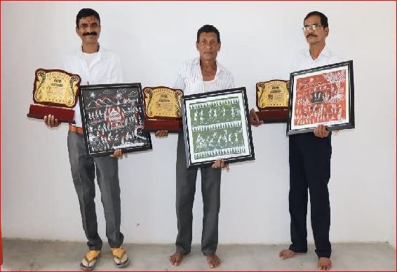 ખેરગામની દોડવીર ત્રિપુટીનું સન્માન કરાયું