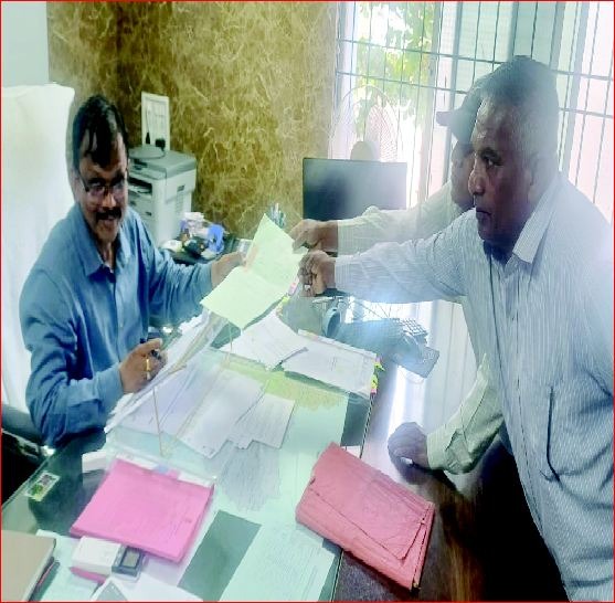 ખારવેલમાં રસ્તાના કામમાં ગેરરીતિના આક્ષેપ સાથે પ્રાંતને ફરિયાદ