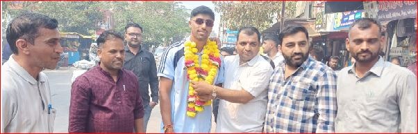 ધરમપુરમાં અંડર-૧૯ વર્લ્ડ કપ વિજેતા ક્રિકેટર હેનીલ પટેલનું સ્વાગત કરાયું