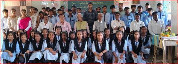 બારતાડ ઉત્તર બુનિયાદી આશ્રમશાળાના ધો. ૧૦ના વિદ્યાર્થીઅોને વિદાયમાન