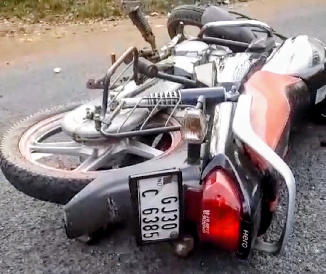 આહવા-વ્યારા માર્ગ પર બે બાઈક સામસામે અથડતાં પાંચ યુવાનોને ઈજા