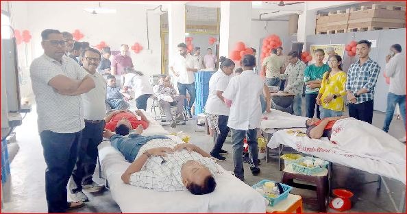 પારડી જીઆઇડીસીમાં ૧૩મો રકતદાન કેમ્પ યોજાયો