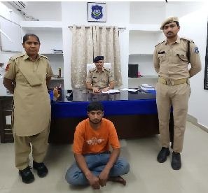 વલસાડ રેલવે પોલીસે ટ્રેનમાંથી સામાન ચોરી કરનાર ઇસમને ઝડપી પડ્યો  