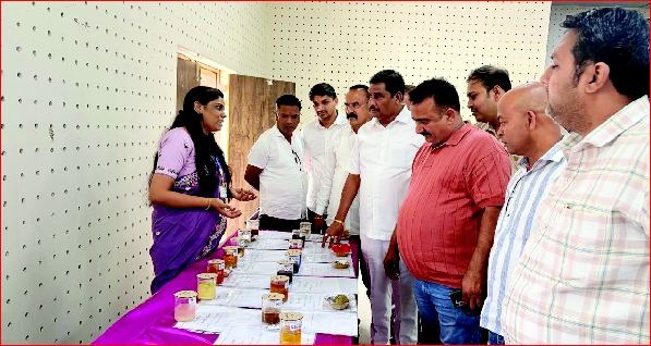 ઉમરગામના ફણસા ખાતે આયુર્વેદ અને હોમિયોપેથિક નિદાન અને સારવાર કેમ્પ યોજાયો