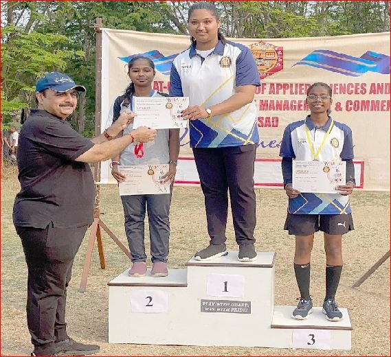 વલસાડની દોલત-ઉષા કોલેજમાં સ્પોર્ટ્સ ડેની ઉજવણી કરાઈ