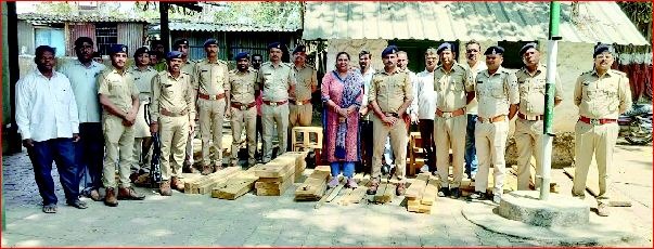 વઘઈમાં વન વિભાગે ગેરકાયદે સાગનો જથ્થો અને મશીનરી સાથે ૧ ની અટક