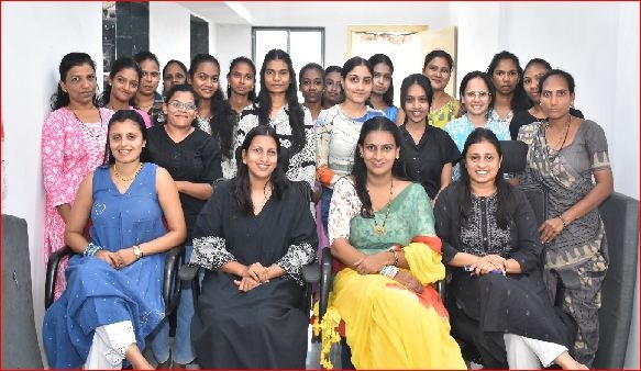 કોસંબાની ચાર યુવતીઍ ઘરેથી શરૂ કરેલું હેન્ડીક્રાફટ બેંગ્લસનું સ્ટાર્ટઅપ મોટા બિઝનેસમાં પરિણમ્યું