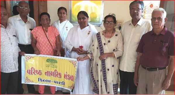 પારડી વરિષ્ઠ નાગરિક મંડળ દ્વારા મહિલાઅોનું સન્માન કરાયું