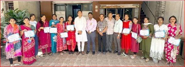 દમણની ૨૫ મહિલાઅોને ડ્રાઈવિંગ તાલીમ બાદ લાઈસન્સનું વિતરણ કરાયું