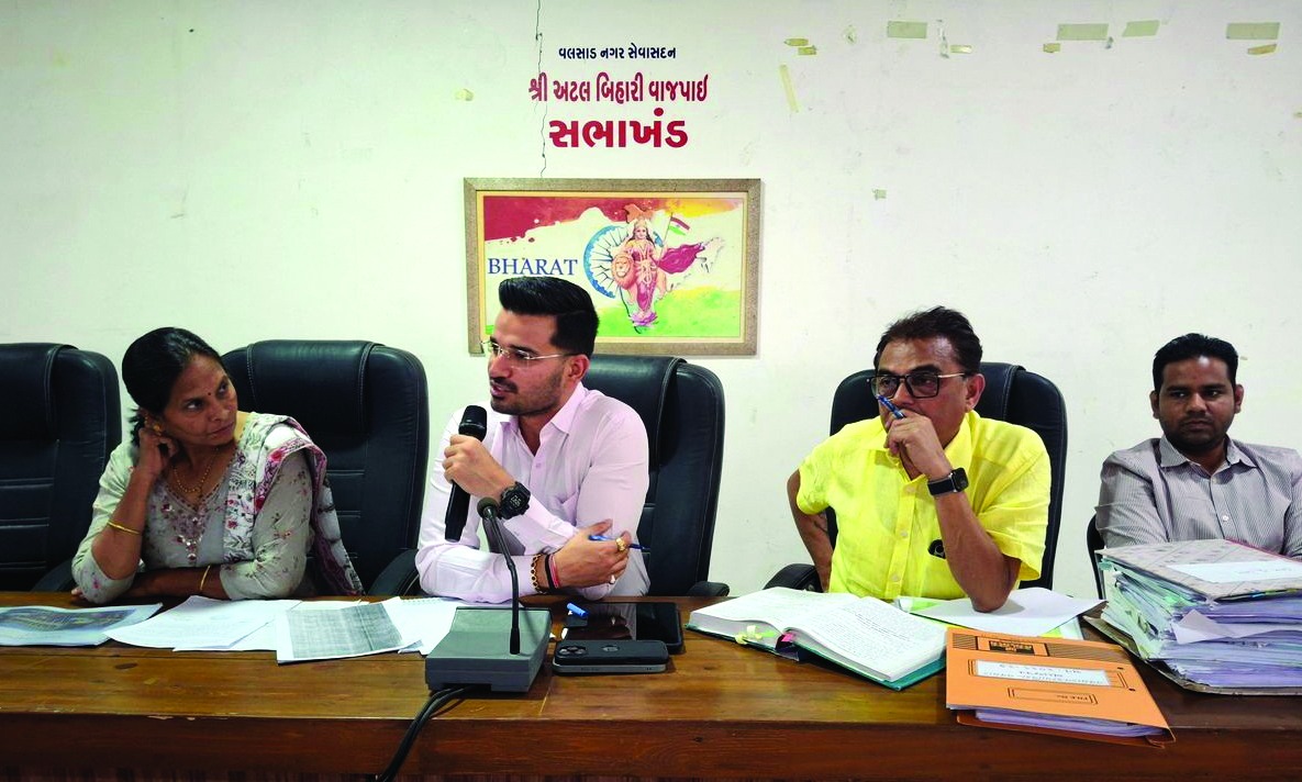 વલસાડ પાલિકાની સામાન્યસભા કચરાના મુદ્દે તોફાની બની