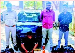 ગણદેવીના ભાઠલાનો શખ્સ દારૂ સાથે ઝડપાયો