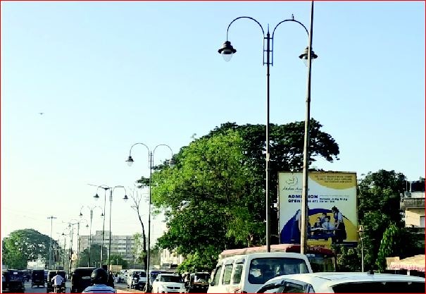 સેલવાસમાં અધૂરા કામ અને બંધ સ્ટ્રીટલાઈટથી હાલાકી