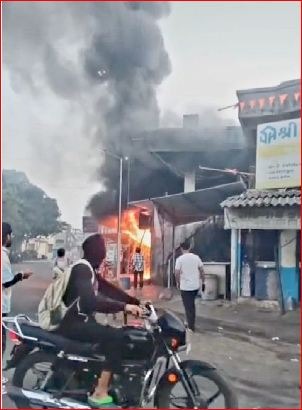 ઉમરગામમાં ઍટીઍમની કેબિનમાં આગ 