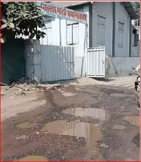 વલસાડ પારડીની પ્રા. શાળાના ગેટ પાસે જ ગટર ડ્રેનેજ ઉભરાતાં રોગચાળાની દહેશત