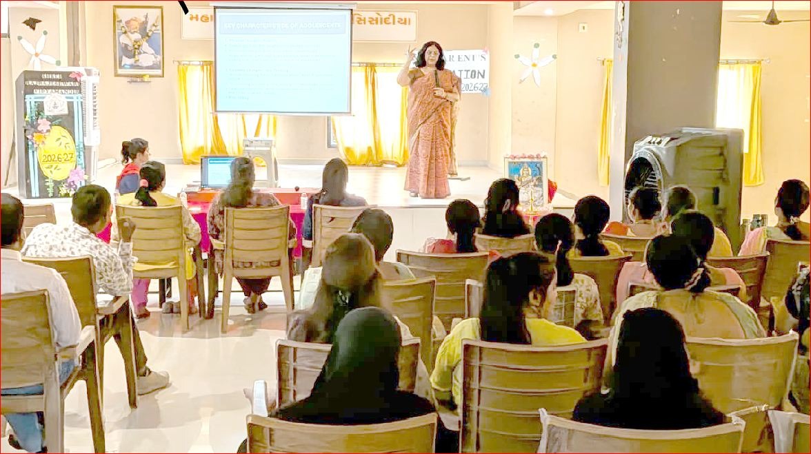 વાપીની રાજ રાજેશ્વરી વિદ્યામંદિર સ્કૂલમાં પેરેન્ટ્સ ઓરિઍન્ટેશન કાર્યક્રમ યોજાયો
