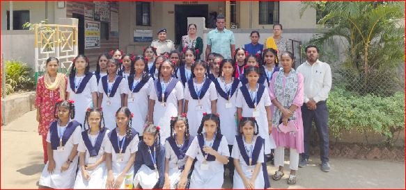 સાપુતારા પોલીસ સ્ટેશનની મુલાકાતે આદર્શ નિવાસી શાળાની કન્યાઓ