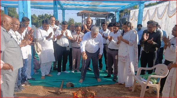 પલસાણામાં ગંગાજી નદી પર નવા ચેકડેમ માટે ખાતમુર્હત કરાયું