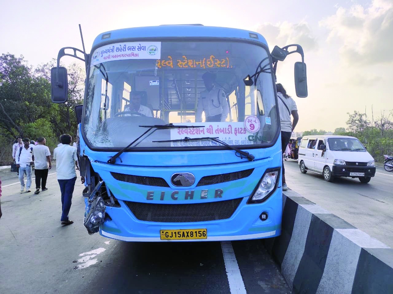 કરવડ પાસે સીટી બસ અડફેટે બાઇક સવાર બે મજૂરના મોત