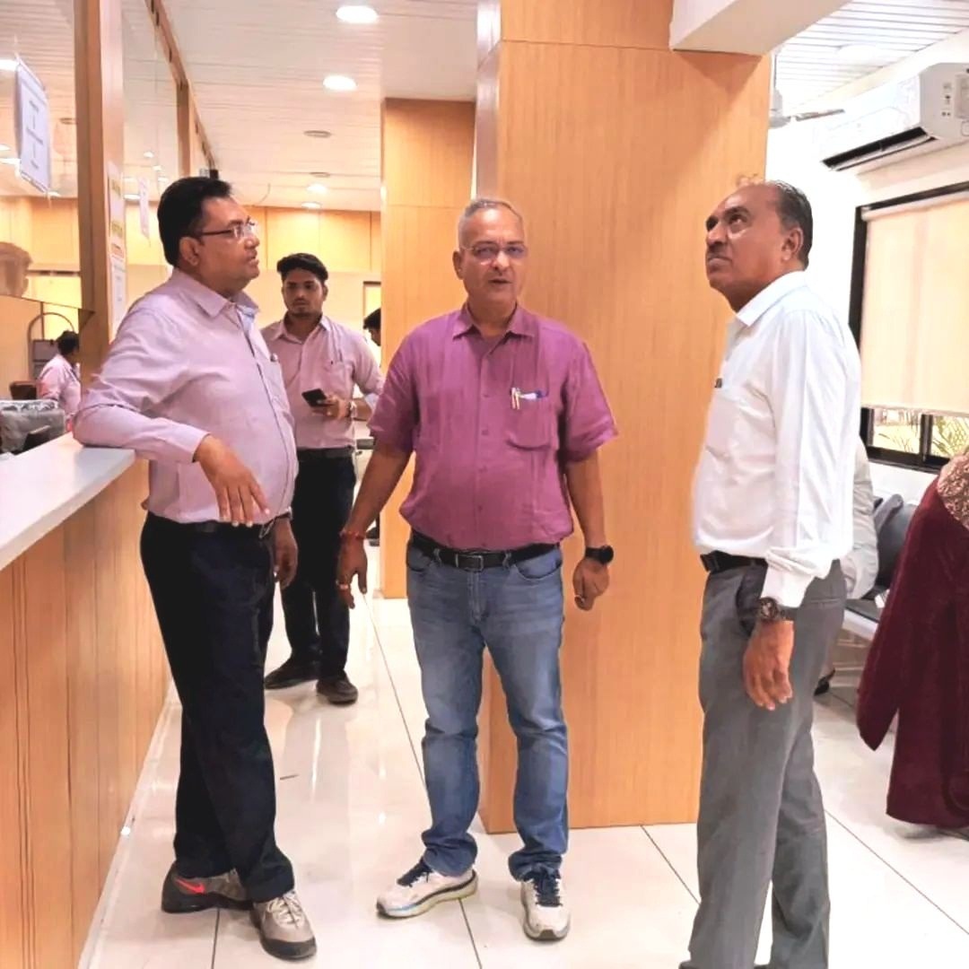 વાપી પાલિકાના હોદ્દેદારોઍ પેટા કચેરીની મુલાકાત લીધી