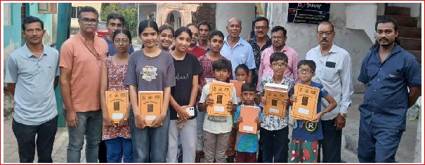 વલસાડ રોહિત સમાજ શૈક્ષણિક મંડળ દ્વારા વિનામૂલ્યે નોટબુક વિતરણ કરાઈ