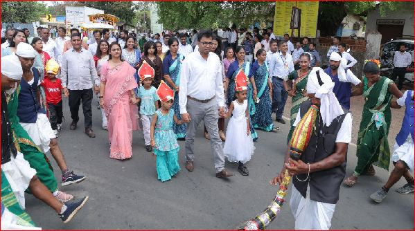 આંબોલી કેન્દ્રીય શાળામાં પ્રવેશોત્સવ કાર્યક્રમ યોજાયો