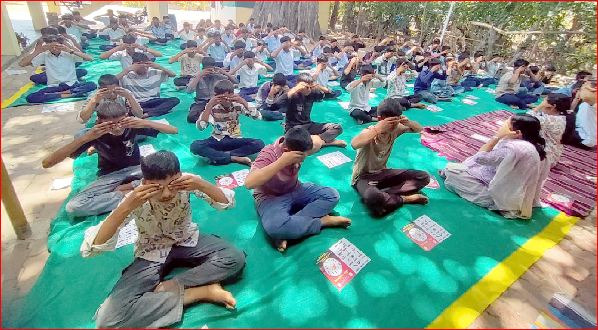 તિથલની પ્રા. શાળામાં યોગ શિબિર યોજાઈ