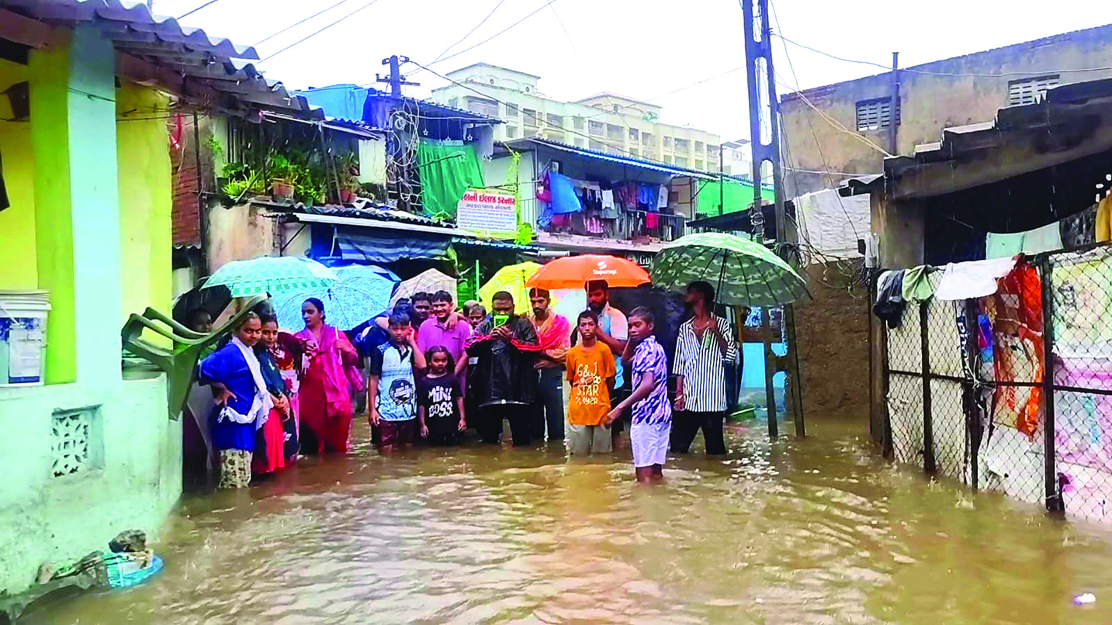 વલસાડમાં આભ ફાટ્યું : ૨ કલાકમાં જ ૬ ઇંચ  વરસાદ