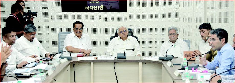 વરસાદગ્રસ્ત સુરતની મુલાકાતે આવેલા મુખ્યમંત્રીઍ નવસારી–વલસાડ જિલ્લાની પણ સમીક્ષા કરી રાહત-બચાવની સાથે વધુ સાવચેતી, આયોજન માટે તાકીદ