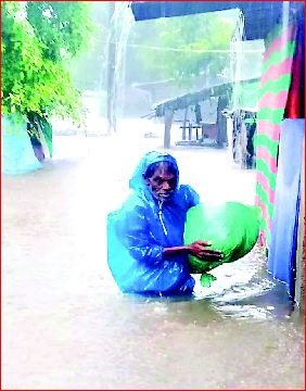વાંસદામાં ૧૪ કલાકમાં ૧૩.૪ ઈંચ વરસાદ : ૧૭૯ લોકોનું સ્થળાંતર