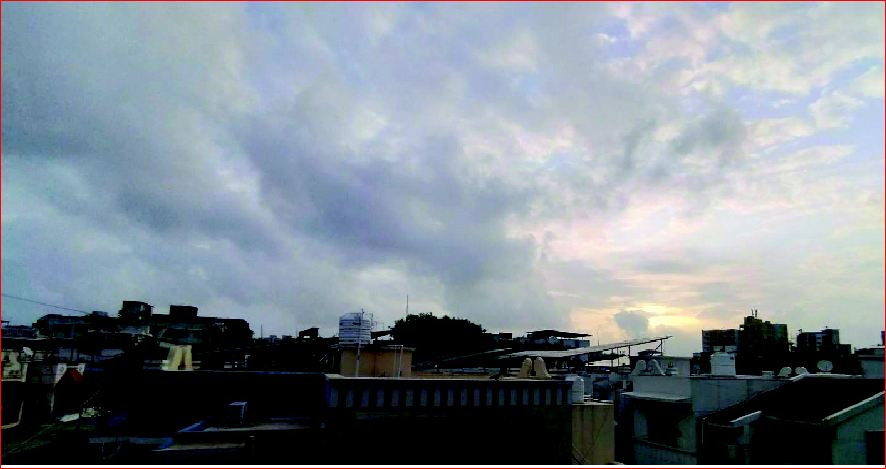 વરસાદી માહોલ બાદ સૂર્યદેવની સાંજે સંતાકુકડી