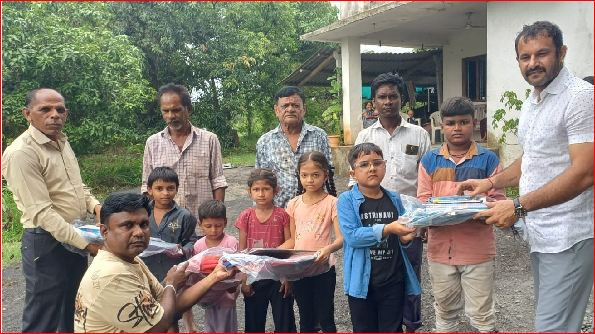પારડીમાં બાળકોને શૈક્ષણિક કીટનું વિતરણ કરાયું
