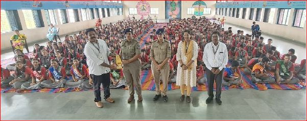 વાપીની જ્ઞાનગંગા સ્કૂલમાં ટ્રાફિક જાગૃતિ કાર્યક્રમ યોજાયો
