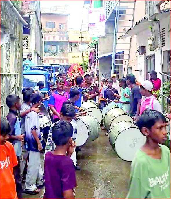 વલસાડમાં દશામાની મૂર્તિ ખરીદી માટે ભીડ ઉમટી