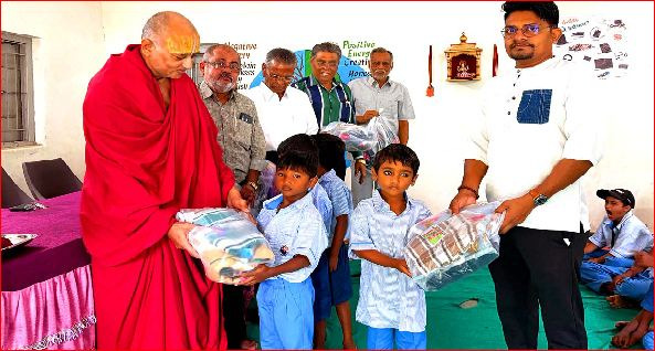 બીલીમોરા બેલંમ્પર પરિવાર પૂરગ્રસ્ત ૧૨૭ વિદ્યાર્થીઓના વ્હારે આવ્યો