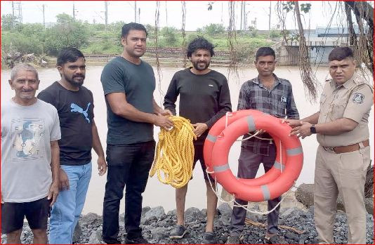 ગણદેવીના કાઠાં વિસ્તારમાં લોકોને સહાય વિતરણ કરાઈ