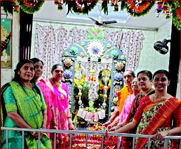 ચણોદમાં ઠાકોરજીને હિંડોળાનો શણગાર