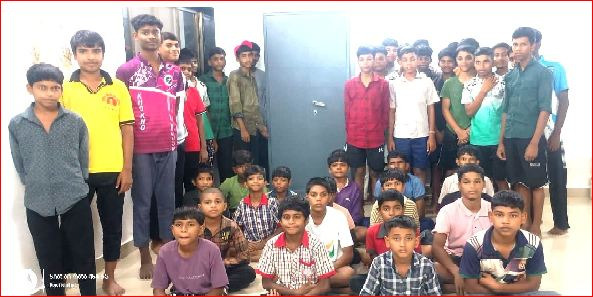 વલસાડની તબીબે જામલીયામાં વિદ્યાર્થીઓ માટે કબાટ ભેટ આપ્યું