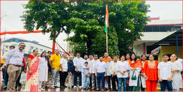 વાપી વંદે માતરમ્ ચોક પાસે ભારત માતા પૂજન અને રાષ્ટ્ર ધ્વજારોહણ કાર્યક્રમ યોજાયો