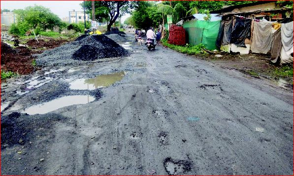 નામધા સ્મશાન ભૂમિ રોડ ખાડાઓમાં ફેરવાયો