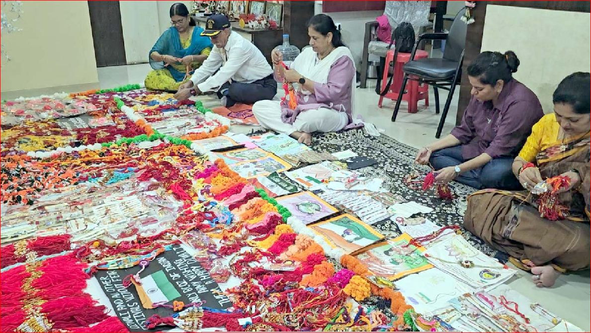 વાપીથી ૬૦ હજાર રાખડીઅો કાશ્મીર બોર્ડર પર મોકલી