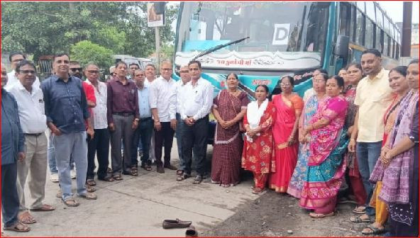 વલસાડ શ્રી માહ્નાવંશી વિદ્યાર્થી પ્રગતિ મંડળનો મહાદેવજી દર્શન કાર્યક્રમ યોજાયો