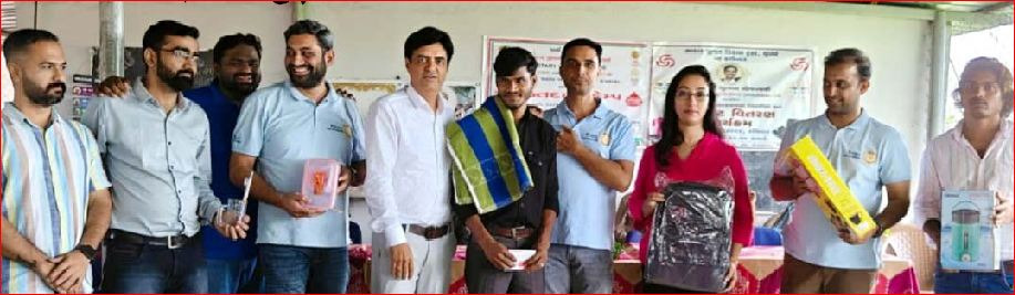 ખડકવાળ પ્રા.શાળામાં રક્તદાન યજ્ઞ અને ટ્રેક શૂટ અર્પણ કાર્યક્રમ યોજાયો