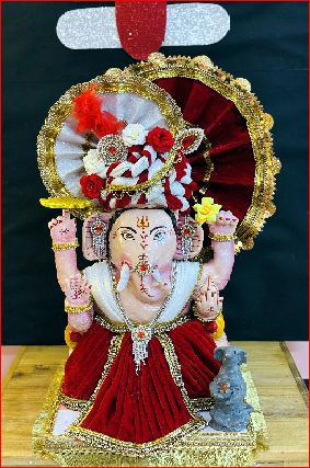 અટારના ત્રણ બાળમિત્રોઍ  માટીમાંથી શ્રીજીની પ્રતિમા ઘડી