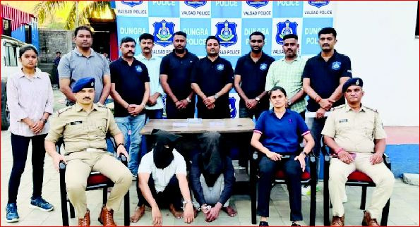 ડુંગરામાં વૃદ્ધાને લૂંટનાર બે આરોપી ઝડપાયા ઃ રૂ.૬.૯૮ લાખનો મુદ્દામાલ કબજે કર્યો