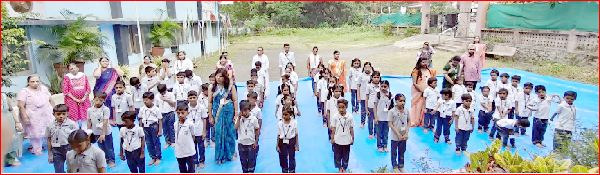 વાપી જ્ઞાનદીપ સ્કુલમાં સામુહિક ગાયન કાર્યક્રમ યોજાયો