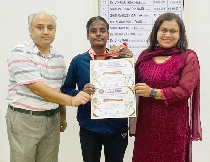 દમણની વિદ્યાર્થીનીઍ કરાટેમાં ગોલ્ડ મેડલ જીત્યો