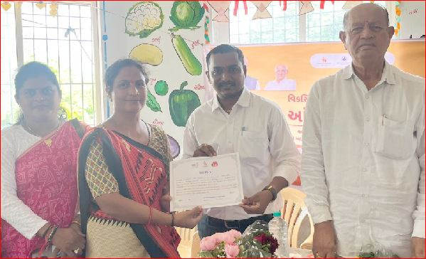 માણેકપુર આંગણવાડીમાં બાળકોને પૌષ્ટિક કીટનું વિતરણ કરાયું