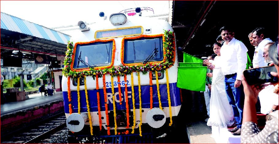 વલસાડ-સુરત વચ્ચે નવી મેમુ ટ્રેનને લીલી ઝંડી અપાઈ