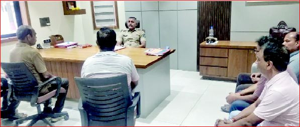 વાપીમાં નવરાત્રીને લઈ પોલીસે બેઠક યોજી